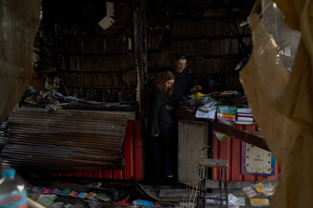 Η Ρωσία σφυροκοπά την εκδοτική βιομηχανία της Ουκρανίας – Από μια κλωστή το λογοτεχνικό μέλλον της χώρας