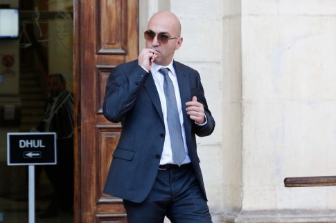 «Ο σώζων εαυτόν σωθήτω»: </br>Ο πόλεμος για την υγεία και </br> ο κόσμος που αλλάζει