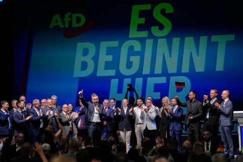 Νέες απειλές Ιράν προς ΗΠΑ: «Ο οικονομικός πόλεμος θα απαντηθεί με αποκλεισμό στον Περσικό Κόλπο»