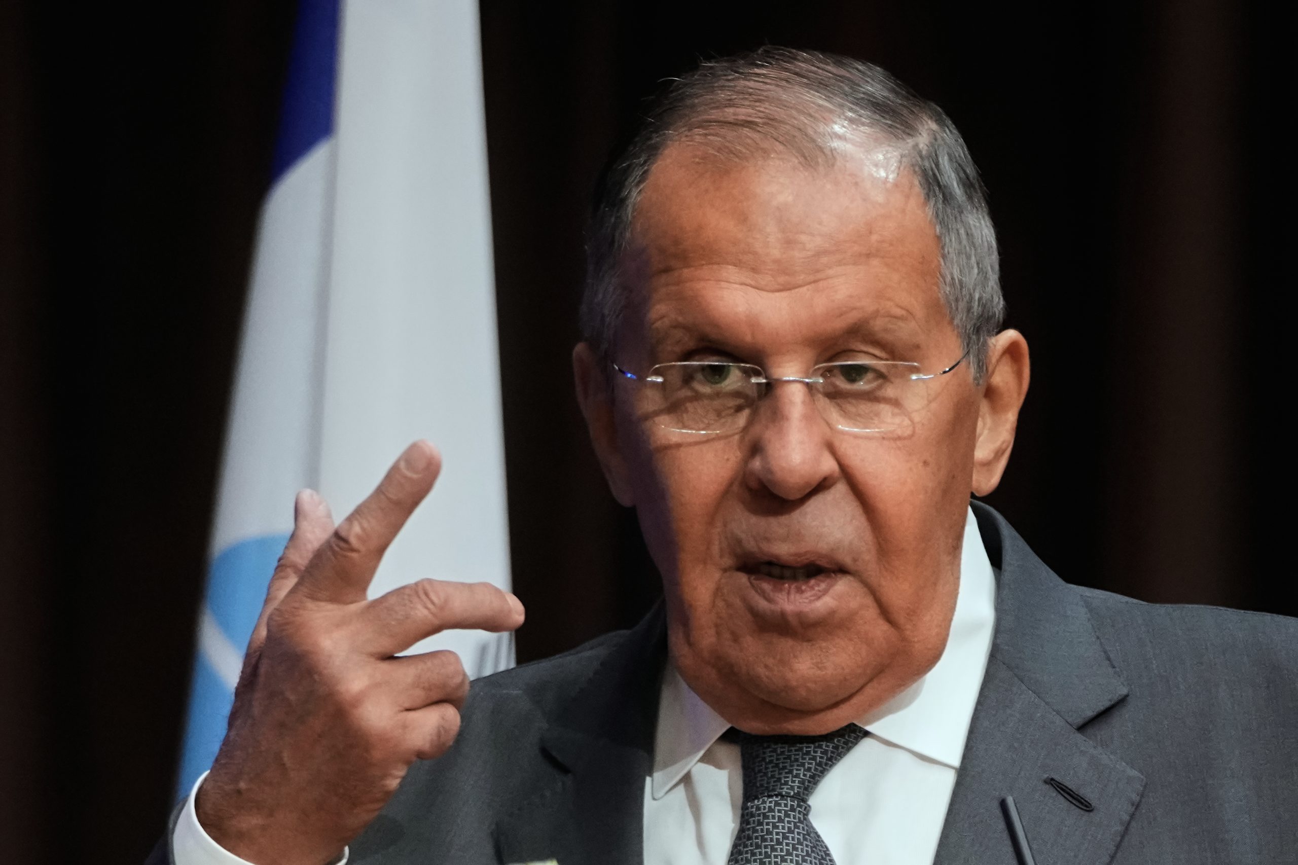 Λαβρόφ: Η Ρωσία θα συνεχίσει να πολεμάει κατά τη διάρκεια οποιωνδήποτε ενδεχόμενων συνομιλιών για την Ουκρανία