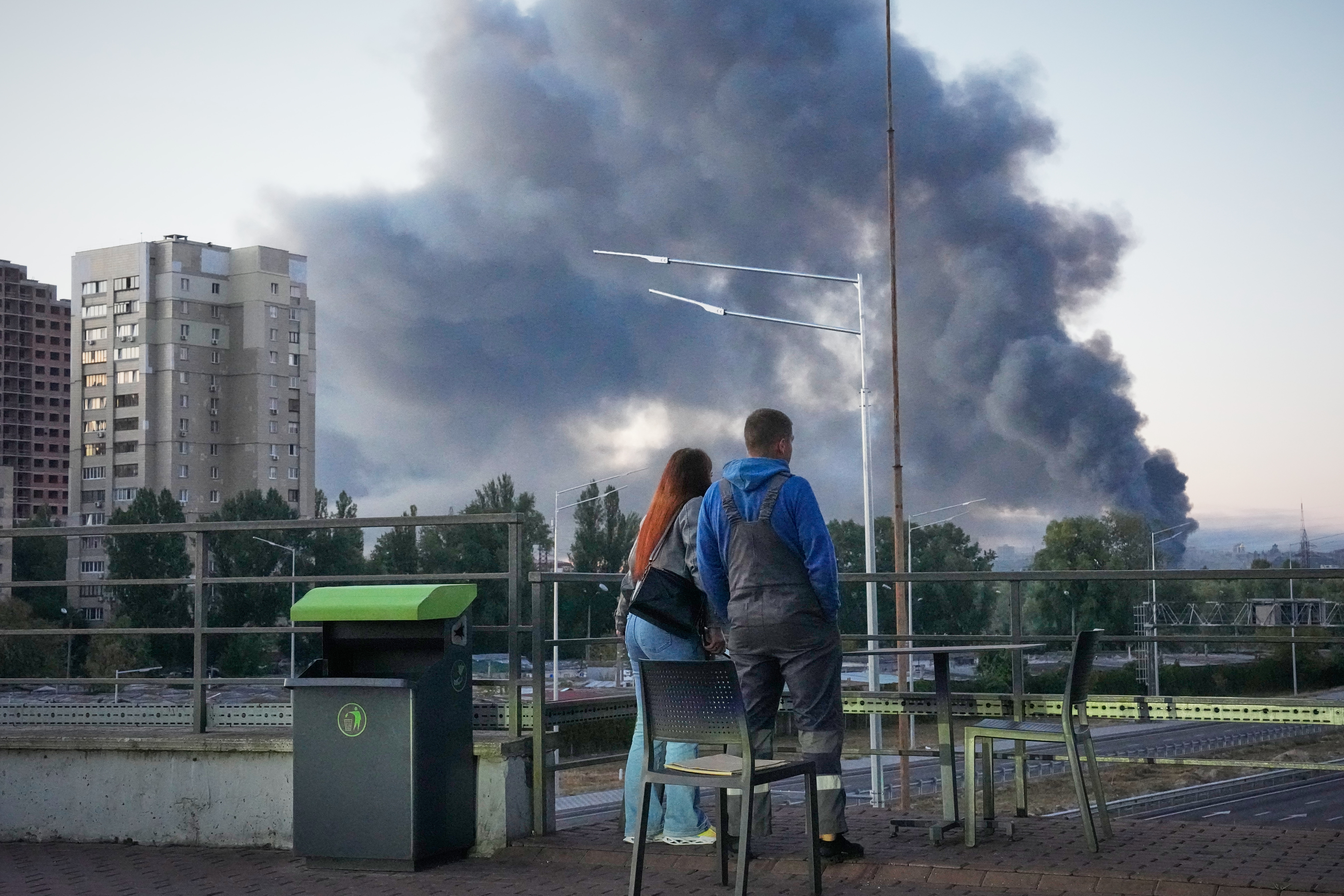 Πόλεμος στην Ουκρανία: Δύο νεκροί από ρωσικά πλήγματα στο Κίεβο – Ουκρανική επίθεση στο Σαράτοφ
