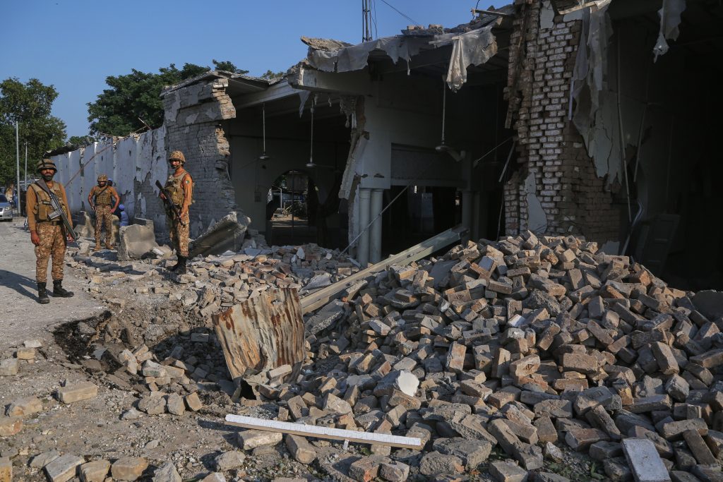 Πακιστάν: Στους 31 οι νεκροί από την επίθεση σε αστυνομικό συγκρότημα στην Κοχάτ