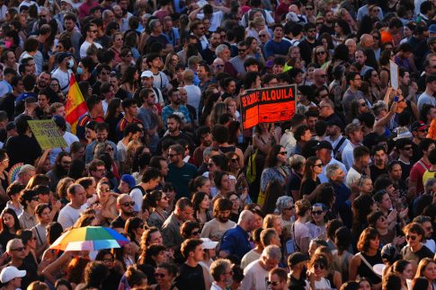 Μπουρίνι χτύπησε τη Σκιάθο-Πλημμύρισαν κεντρικοί δρόμοι