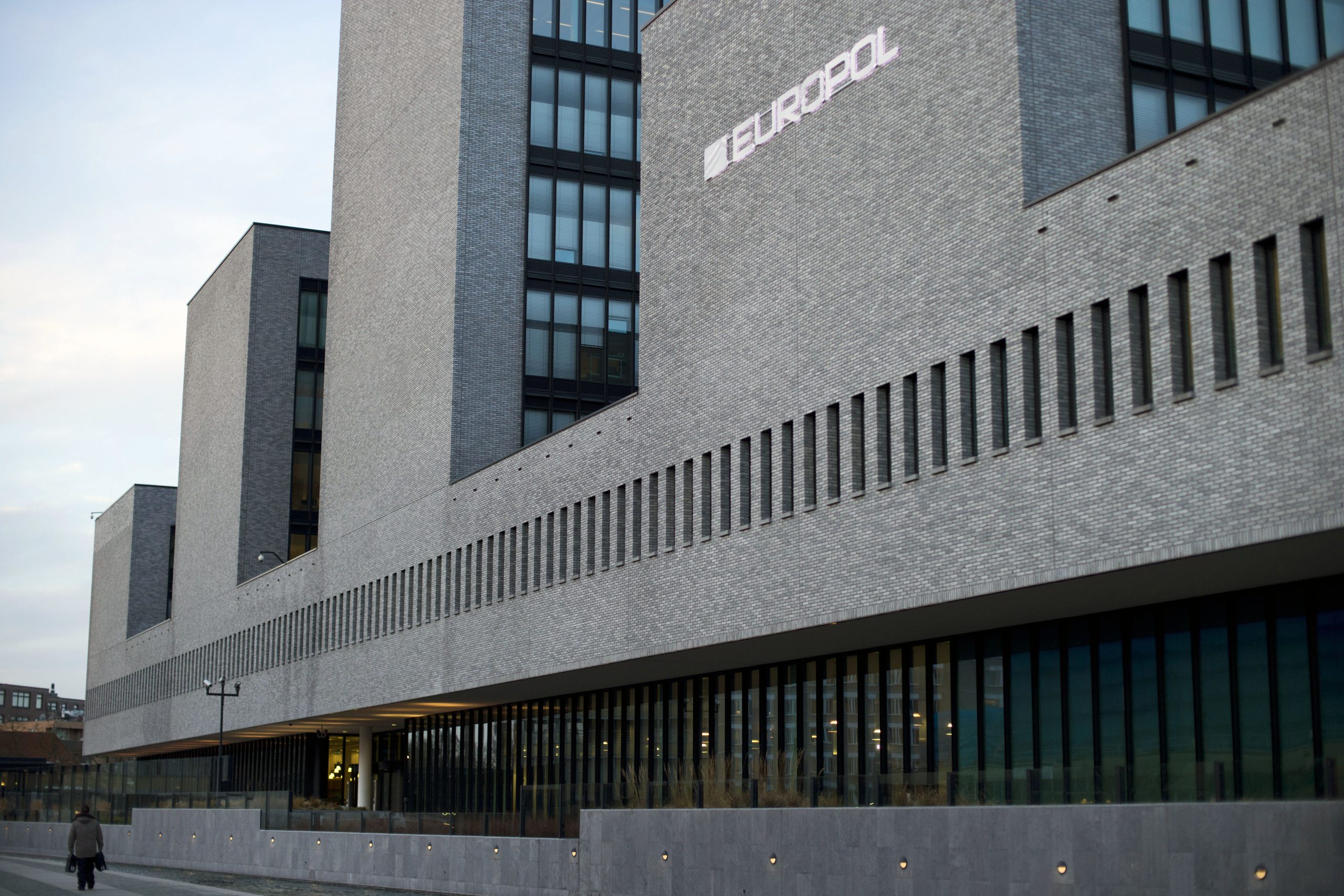 Europol: Έφοδοι σε τέσσερις χώρες για εμπόριο αλόγων κούρσας και διακίνηση παράνομου κρέατος