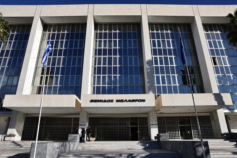 Μάτι: Αναβλήθηκε η δίκη για την προσφυγή τριών καταδικασθέντων που ζητούν να τους αναγνωριστούν ελαφρυντικά – Έντονη η αντίδραση των συγγενών θυμάτων