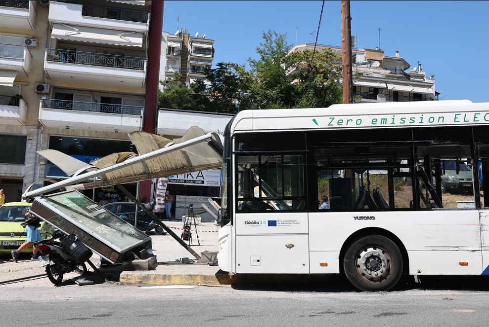 Τροχαίο στη Θεσσαλονίκη: Εξιτήριο για δύο από τις 4 τραυματίες-Με σοβαρά τραύματα 21χρονη