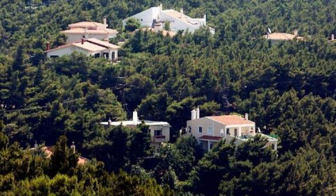 Θαύμα στο Νεπάλ: Δύο εργαζόμενοι ανασύρθηκαν ζωντανοί από σήραγγα – 900 αγνοούμενοι