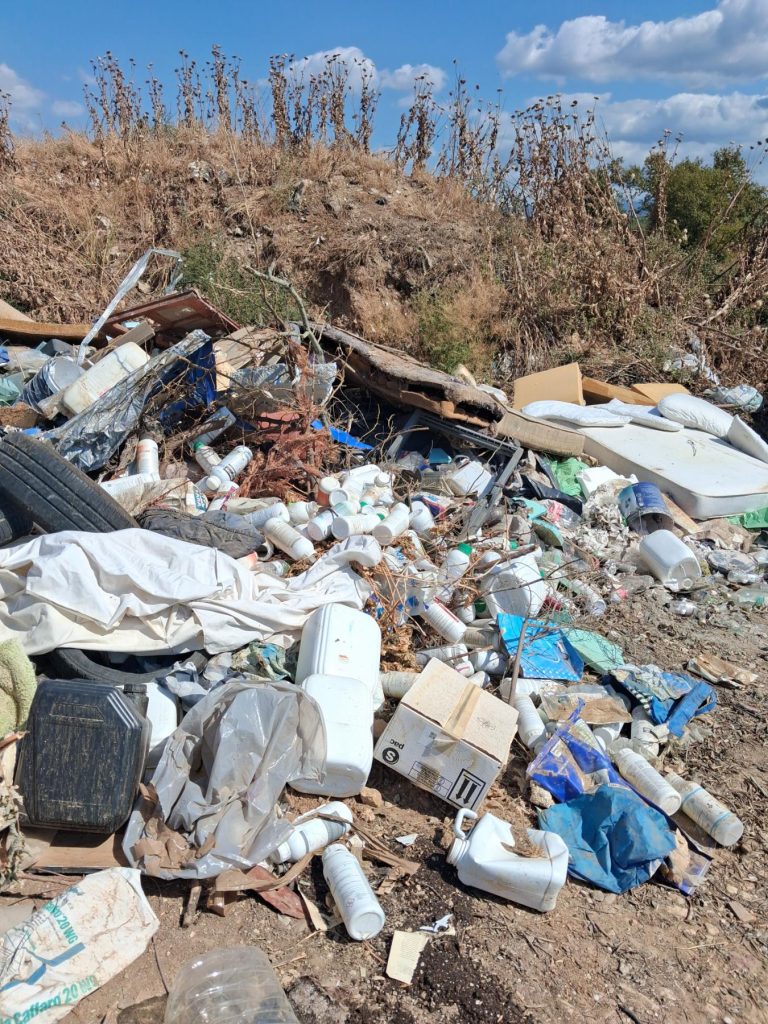 Χαλκιδική: Ανεξέλεγκτη απόρριψη απορριμμάτων κοντά στον Αρχαιολογικό χώρο της Ολύνθου