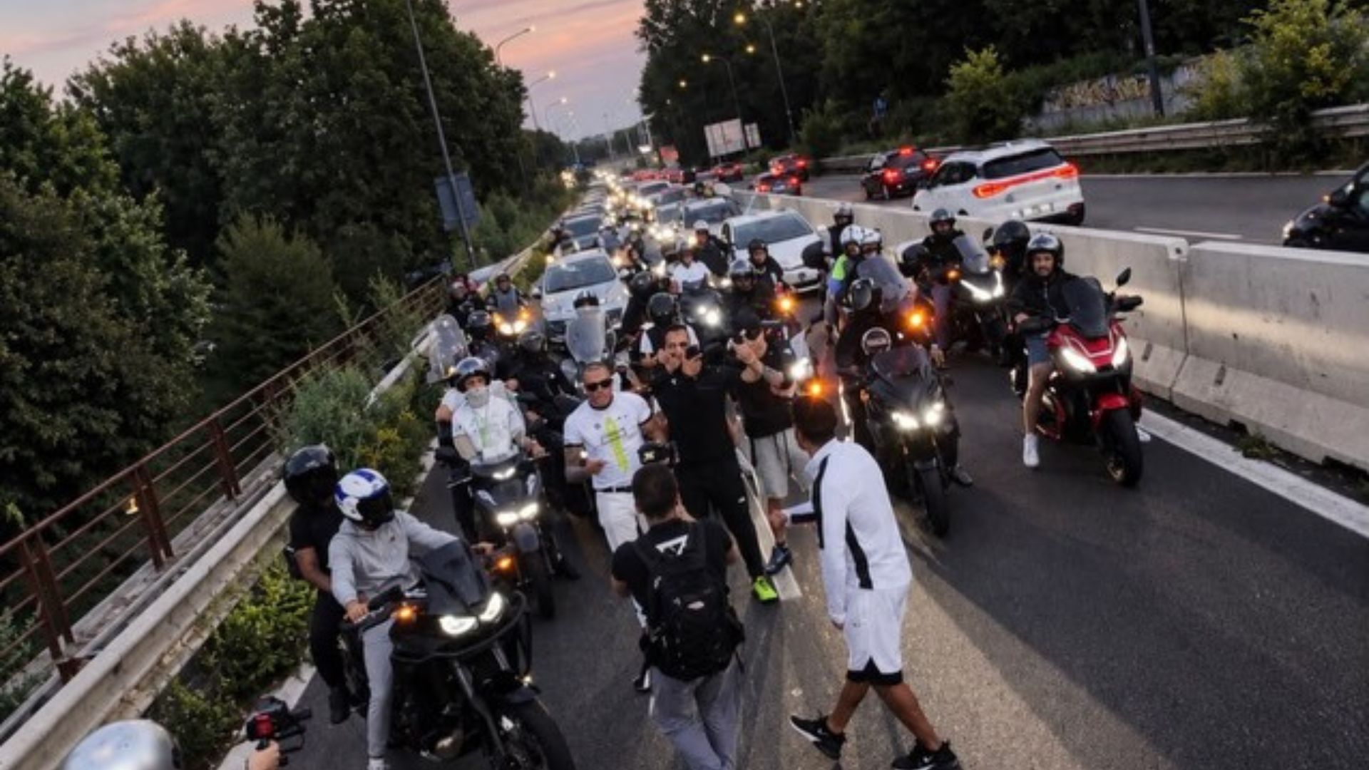 Ιταλία: Μολδαβός τράπερ απελάθηκε που είχε κλείσει αυτοκινητόδρομο για τα γυρίσματα του βίντεο κλιπ του