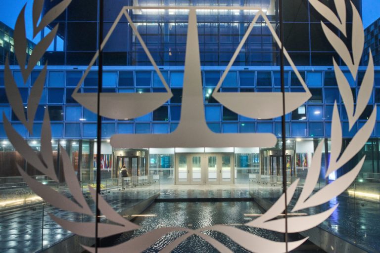 WSJ: Κυρώσεις στο Διεθνές Ποινικό Δικαστήριο ετοιμάζεται να επιβάλλει η κυβέρνηση Τραμπ