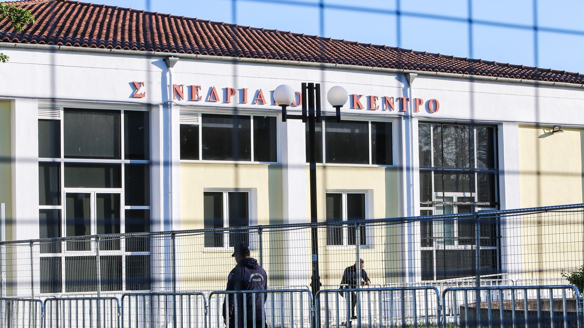 Τέμπη: Σε φορτισμένο κλίμα η δίκη με καταθέσεις συγγενών των θυμάτων – Καταγγέλλουν παραλείψεις