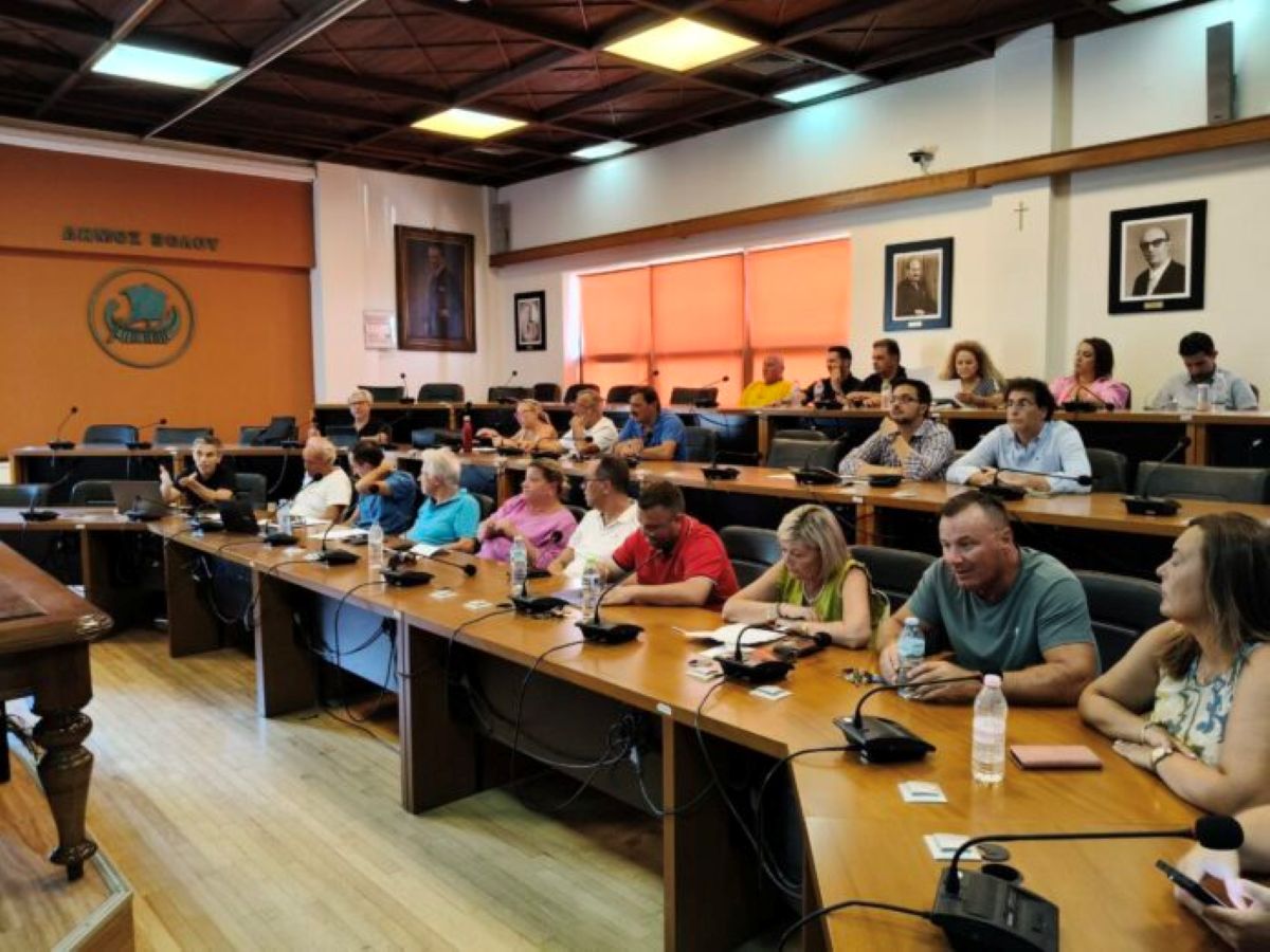Αντιπαράθεση για το έλλειμμα στον προϋπολογισμό στο Δημοτικό Συμβούλιο Βόλου