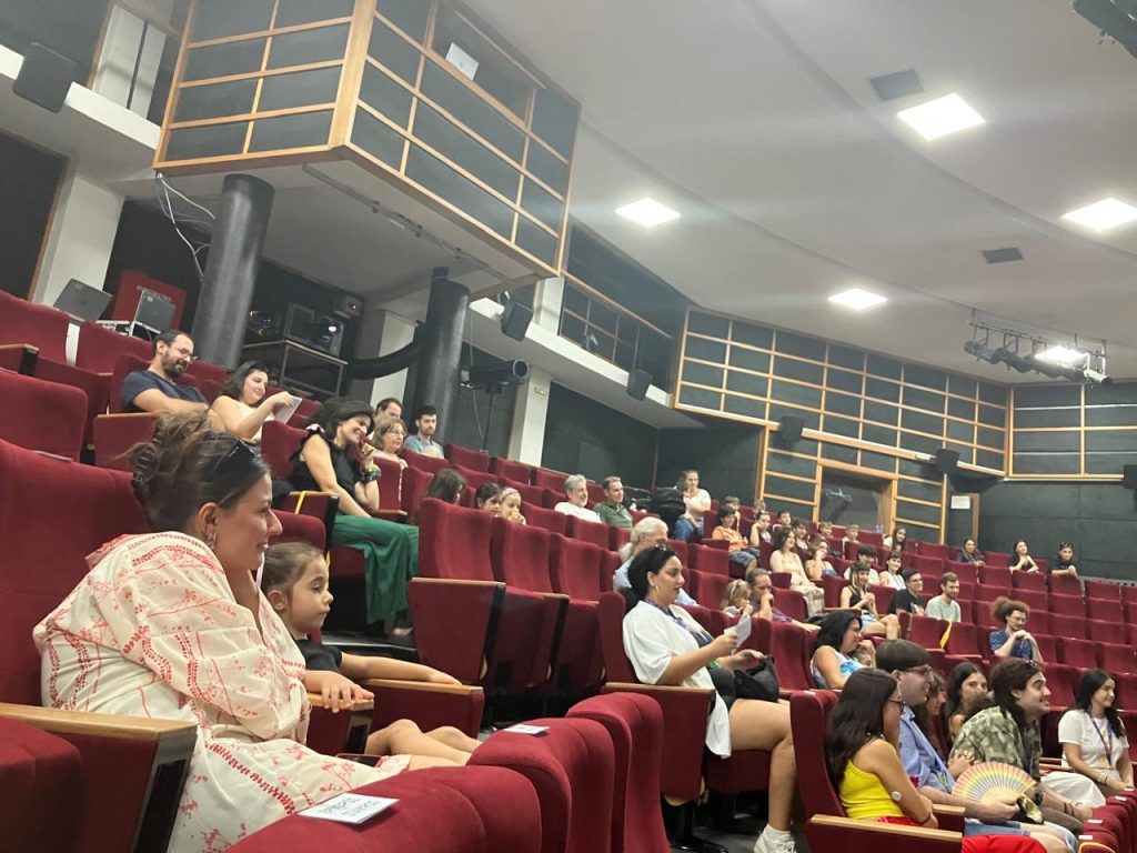 «Μούσκεμα» πρεμιέρα για τον δικό μας Αλέξανδρο Ρωμανό Λιζάρδο και τον Άκη Μελάχρη