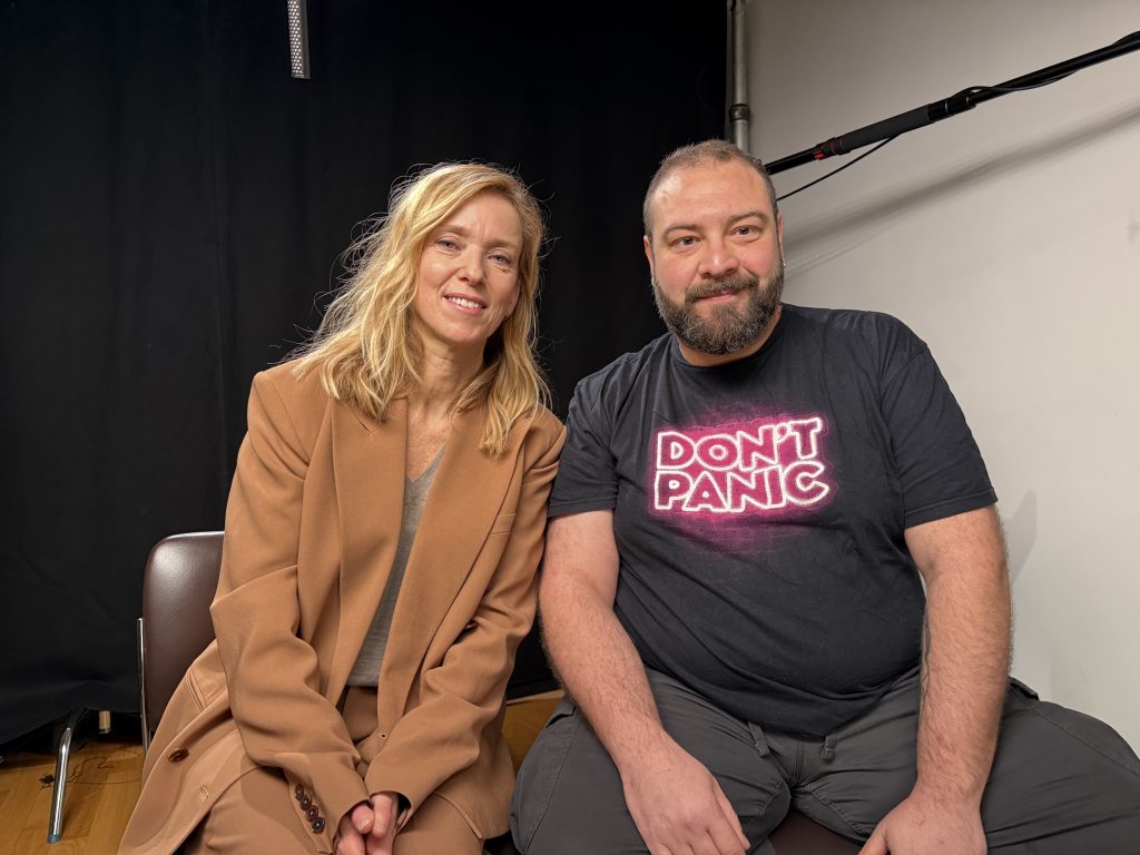 Léa Drucker: «…να αμφισβητούμε τους θεσμούς» για να βρούμε την αλήθεια.