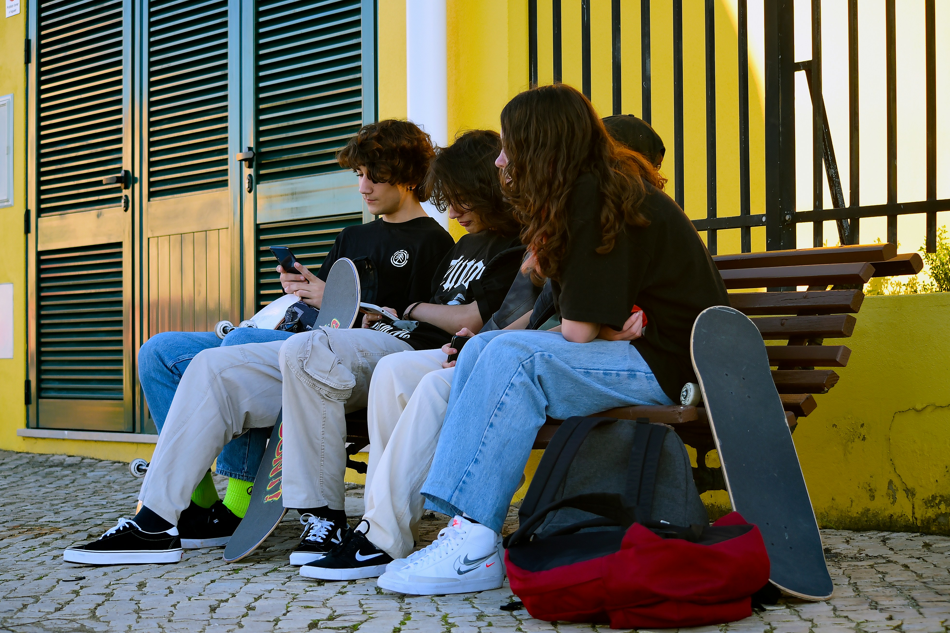Smartphone και πρώιμη εφηβεία: Πώς η χρονική στιγμή απόκτησης «έξυπνου» κινητού σχετίζεται με τον κίνδυνο διατροφικών διαταραχών