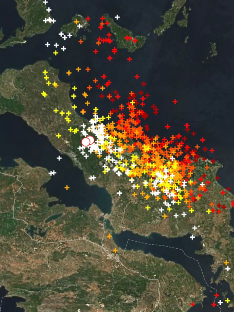 Προβλήματα σε Σκιάθο και Εύβοια από τις βροχοπτώσεις – Κατολισθήσεις, απεγκλωβισμός ατόμων από ΙΧ και πλημμυρισμένοι δρόμοι