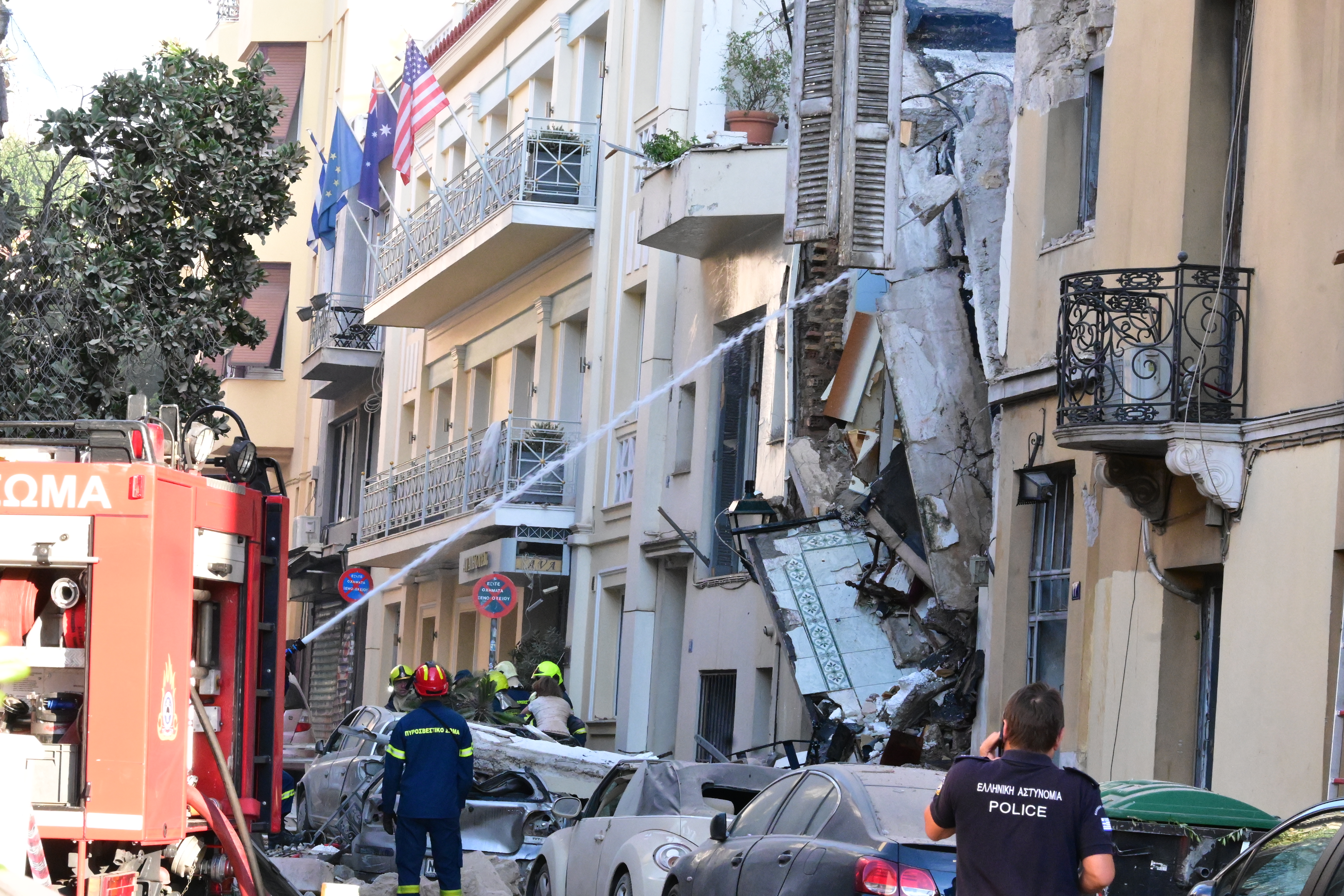 Έκρηξη και κατάρρευση κτιρίου στην Αθήνα: Σε πλήρη εξέλιξη οι έρευνες της ΕΜΑΚ για εγκλωβισμένους – Τι αναφέρει στο ΕΡΤnews ο Γ. Αρτοποιός
