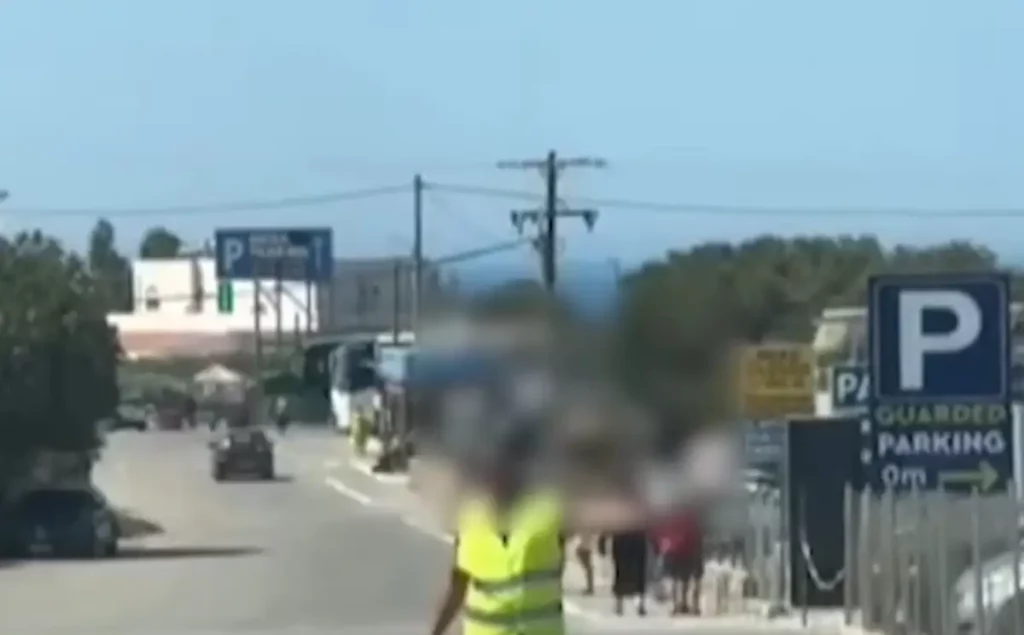 Δεν σταματά η άγρα πελατών στο Ελαφονήσι: Αστυνομικοί «ντύθηκαν» τουρίστες και «έπιασαν στα πράσα» 21χρονο