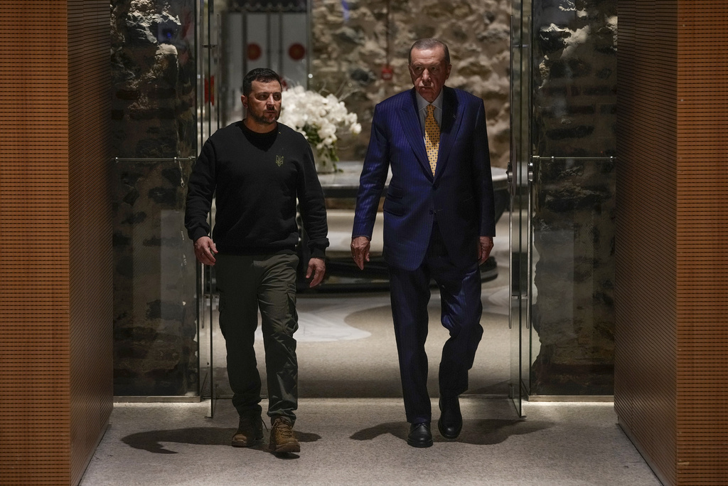 Ερντογάν σε Ζελένσκι: Ανεξήγητες οι επιθέσεις στη Μαύρη Θάλασσα – Πρέπει να σταματήσουν
