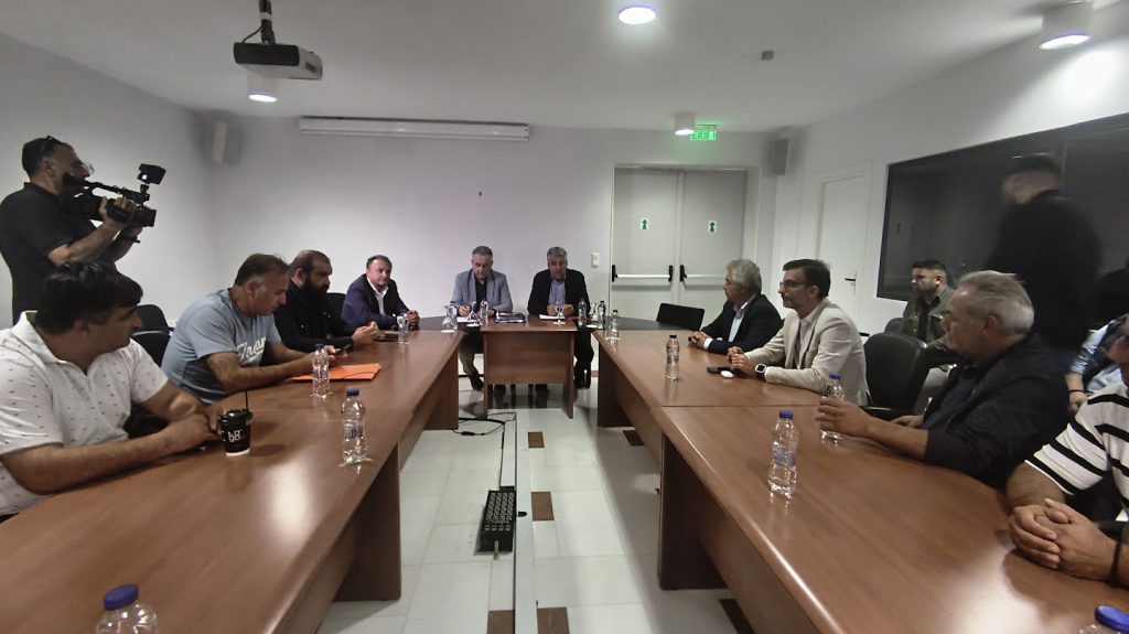 Αλεξανδρούπολη: Σύσκεψη Καββαδά με αγρότες και κτηνοτρόφους – Στο επίκεντρο πληρωμές, ΟΣΔΕ και αποζημιώσεις
