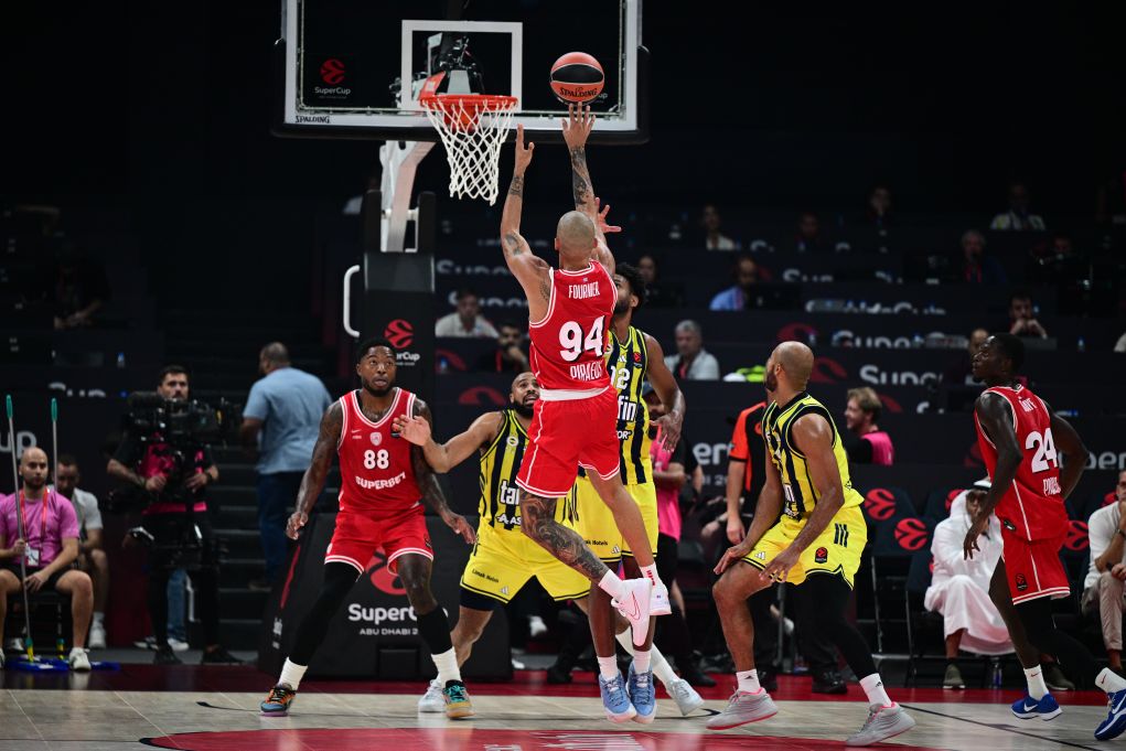 EuroLeague Super Cup: Ο Ολυμπιακός με ανατροπή 92-90 τη Φενέρ και έκλεισε θέση στον τελικό