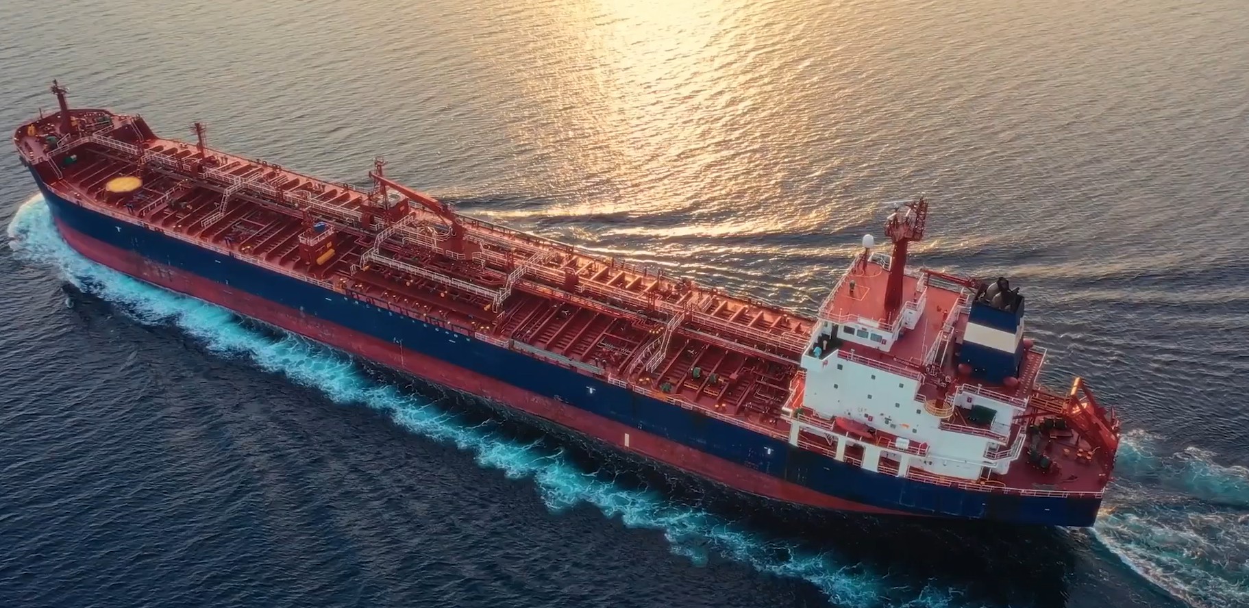 Δεξαμενόπλοια LNG ετοιμάζονται να διέλθουν τα Στενά του Ορμούζ υπό την προστασία των αμερικανικών δυνάμεων