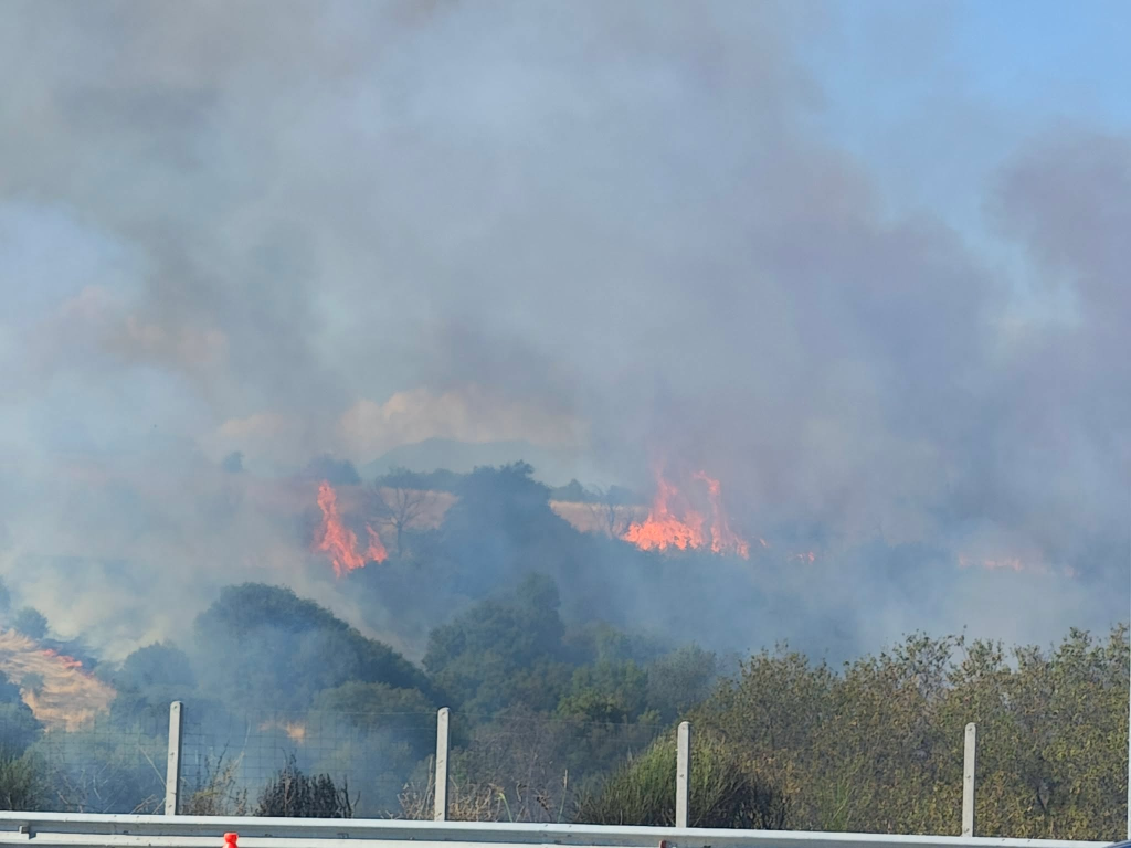 Φωτιά στο Στρυμονικό Σερρών – Στη μάχη και εναέρια μέσα