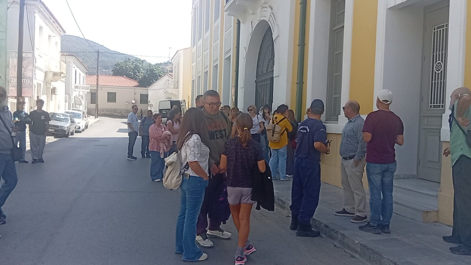 Στη ΔΙΔΕ Σάμου η διαμαρτυρία για τις συγχωνεύσεις τμημάτων Στη ΔΙΔΕ Σάμου η διαμαρτυρία για τις συγχωνεύσεις τμημάτων