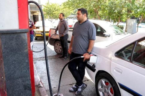 Νέες απειλές Ιράν προς ΗΠΑ: «Ο οικονομικός πόλεμος θα απαντηθεί με αποκλεισμό στον Περσικό Κόλπο»