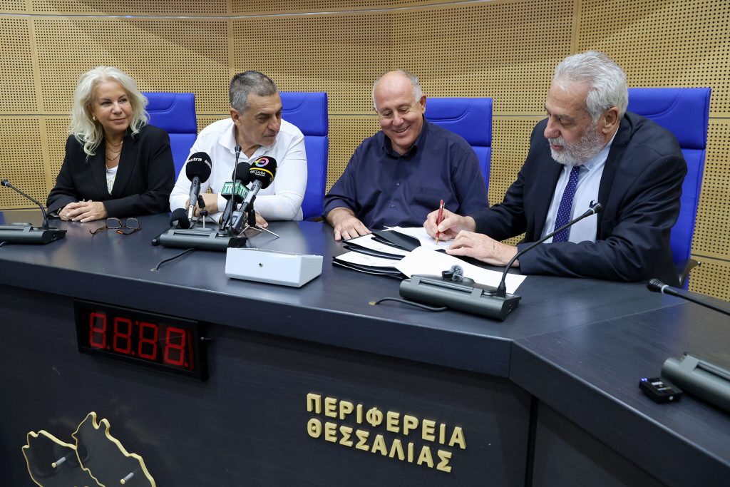 Αλμυρός: Υπεγράφη η σύμβαση για το κλειστό κολυμβητήριο κοντά στο δάσος Κουρί