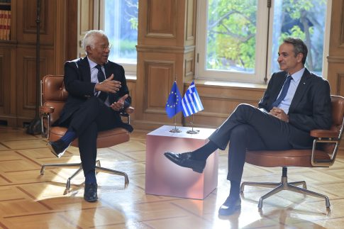 Σε θέσεις μάχης για την ΔΕΘ: Αντιπολιτευτικά πυρά κατά της κυβέρνησης