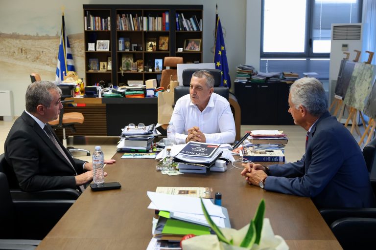 Θέματα συνεργασίας στον αγροδιατροφικό τομέα στο επίκεντρο της συνάντησης του Δ. Κουρέτα με τον πρέσβη του Αζερμπαϊτζάν