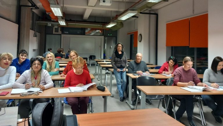 Λύκειο Ελληνίδων Βόλου: Μαθήματα ελληνικών για γυναίκες από όλο τον κόσμο