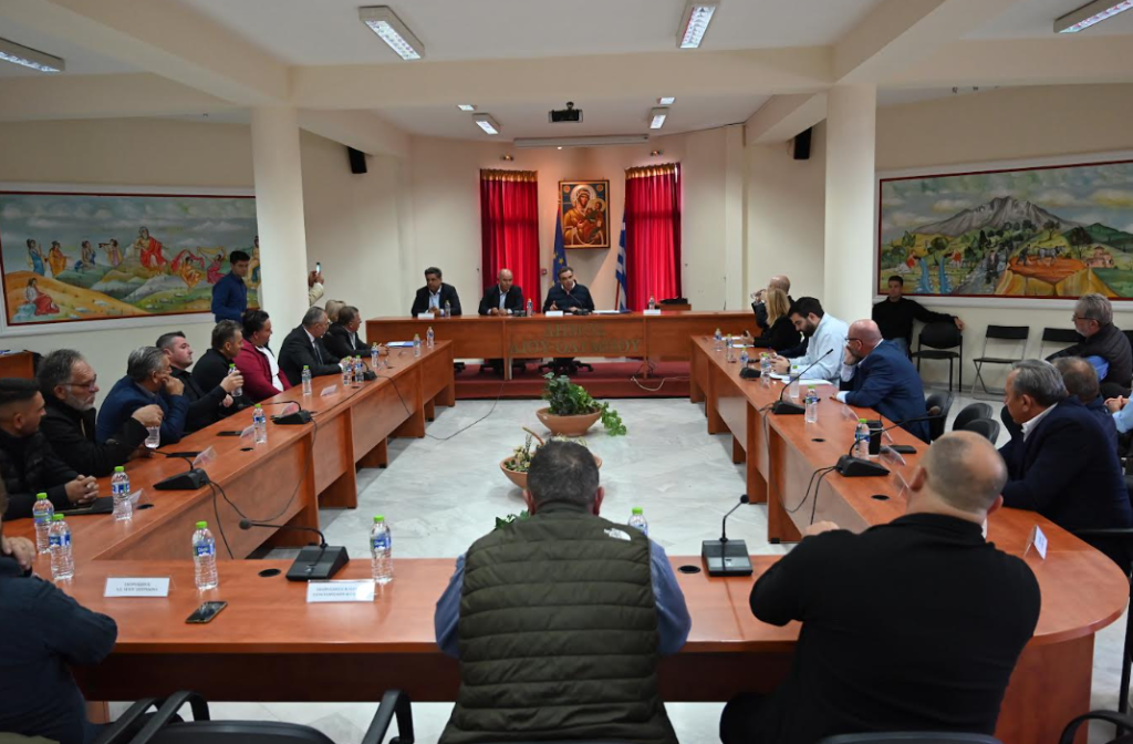 Μ. Σχοινάς από την Πιερία: «Η Ελλάδα δεν έχει την πολυτέλεια να παράγει λιγότερο» – Συνάντηση με αγρότες