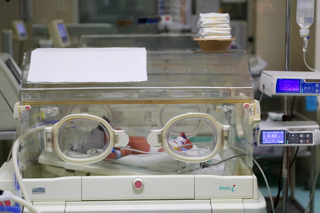 Παραδόθηκε ο νέος εξοπλισμός για τη ΜΕΘ νεογνών του Πανεπιστημιακού Νοσοκομείου Λάρισας