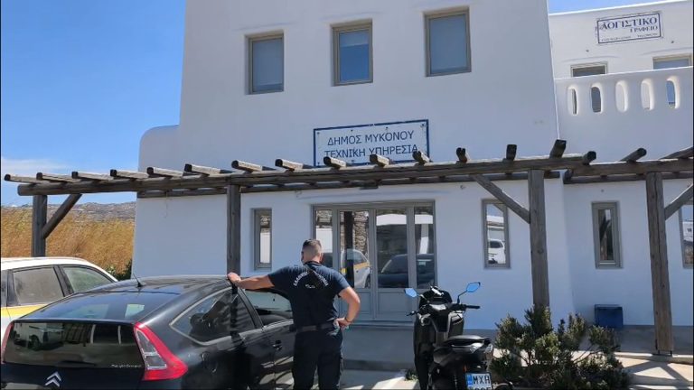 Σφραγίστηκε η Πολεοδομία Μυκόνου – Έρχεται σαρωτικός έλεγχος για μη διευθέτηση εισαγγελικών παραγγελιών και καταγγελιών 2 Σφραγίστηκε η Πολεοδομία Μυκόνου – Έρχεται σαρωτικός έλεγχος για μη διευθέτηση εισαγγελικών παραγγελιών και καταγγελιών