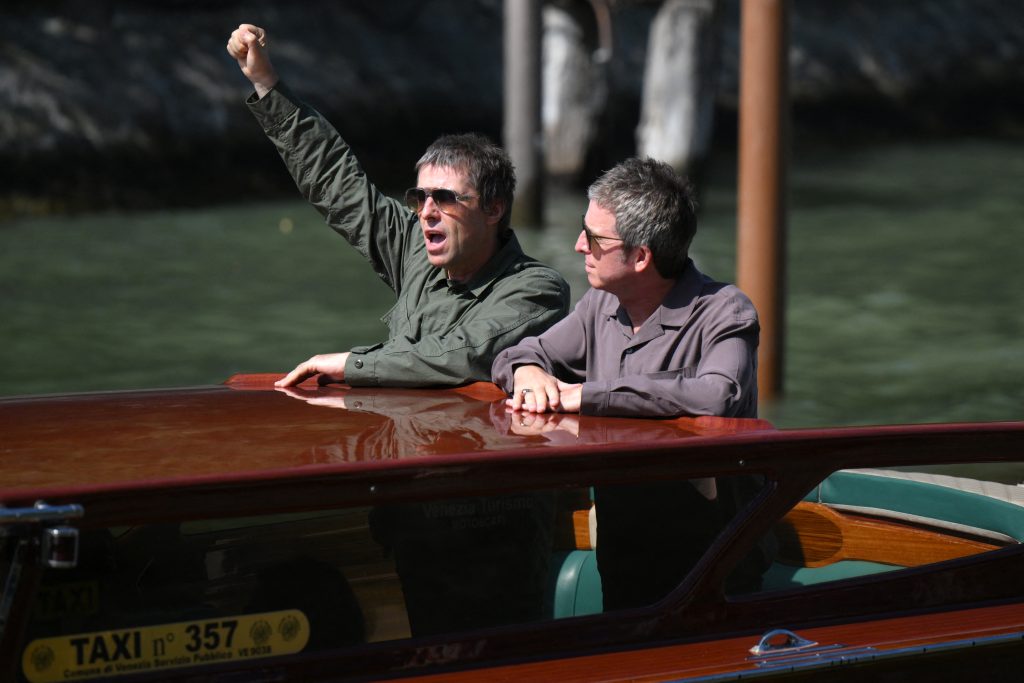 “Oasis: Don’t Look Back in Anger”: Η εύθραυστη επανένωση των Gallagher και ο ρόλος των παιδιών τους