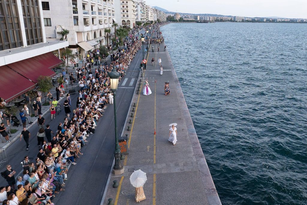 Θεσσαλονίκη: «Νέα παραλία – Νέα πασαρέλα» εμπνευσμένη από την πρώτη συγκέντρωση γυναικών το 1908