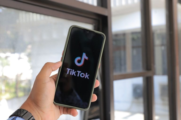 TikTok: Στο στόχαστρο για απόρρητο έγγραφο σχετικά με πείραμα σε εφήβους