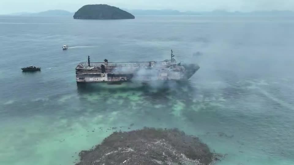 Πυρκαγιά σε πλοίο στις Φιλιππίνες: Συνεχίζονται οι έρευνες για τον εντοπισμό 86 αγνοουμένων – 5 νεκροί