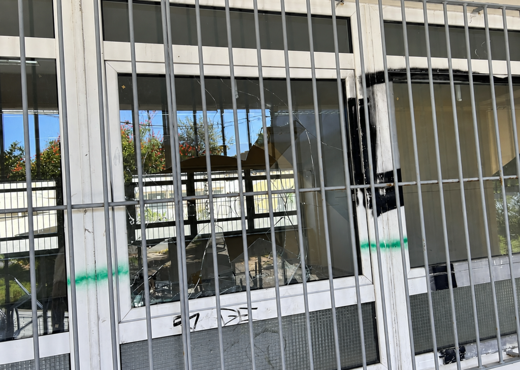 Καλαμάτα: Βανδάλισαν το πρόσφατα ανακαινισμένο συγκρότημα των ΕΠΑΛ – Πάνω από 20.000 ευρώ οι ζημιές