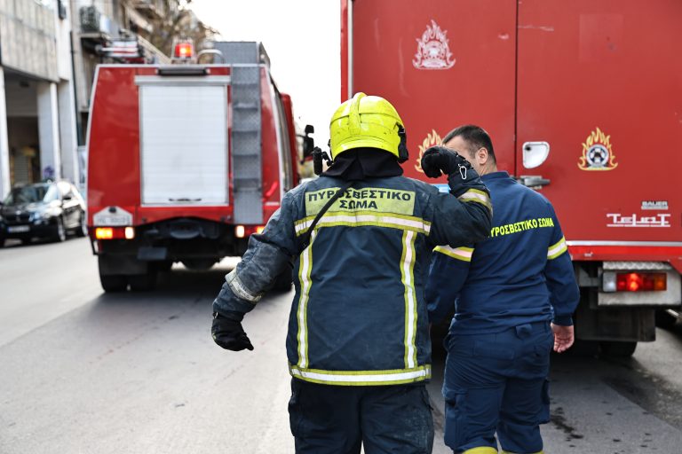 Θεσσαλονίκη: Επιχείρηση της Πυροσβεστικής για τη μεταφορά τριών ανηλίκων από υπόγειο αγωγό