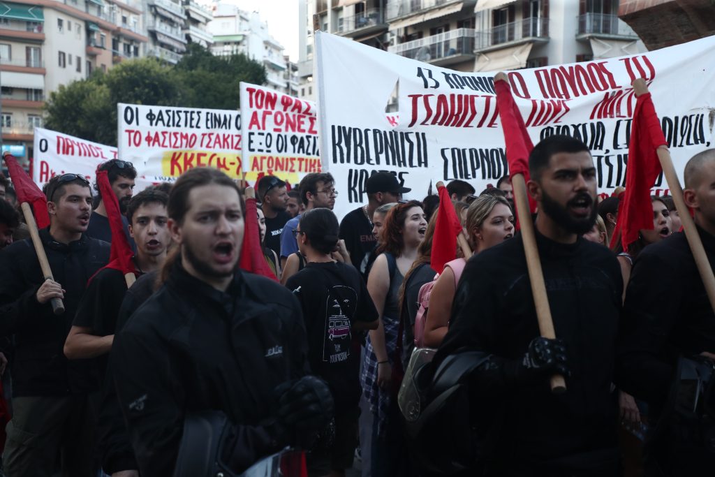 Θεσσαλονίκη: Σε εξέλιξη η αντιφασιστική πορεία μνήμης για τα 13 χρόνια από την δολοφονία του Παύλου Φύσσα