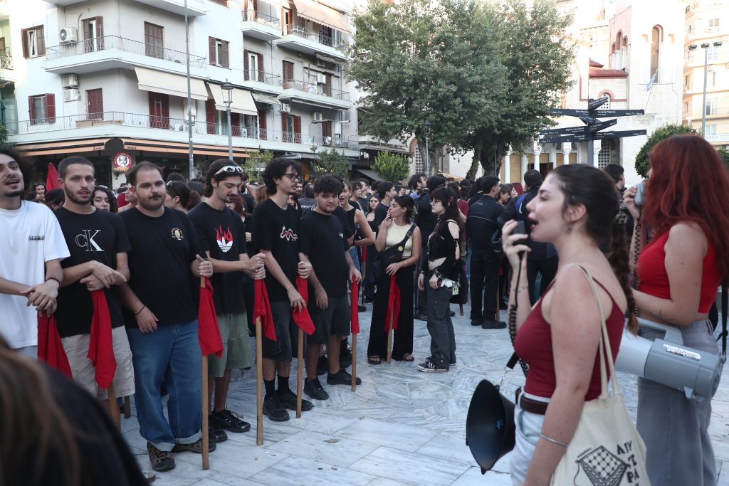 Θεσσαλονίκη: Σε εξέλιξη η αντιφασιστική πορεία μνήμης για τα 13 χρόνια από την δολοφονία του Παύλου Φύσσα