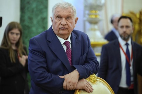 ΗΠΑ: Αιχμές Γκριρ κατά Βρετανίας – «Επέλεξε τις Βρυξέλλες αντί της Αμερικής»
