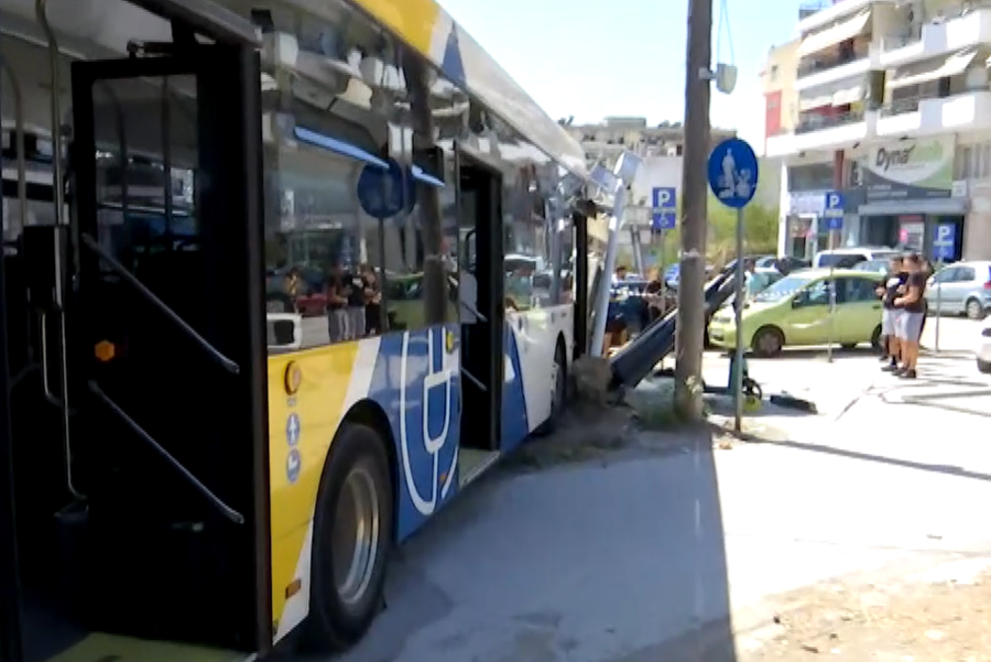 Θεσσαλονίκη: Λεωφορείο του ΟΑΣΘ έπεσε πάνω σε στάση- Τέσσερις τραυματίες