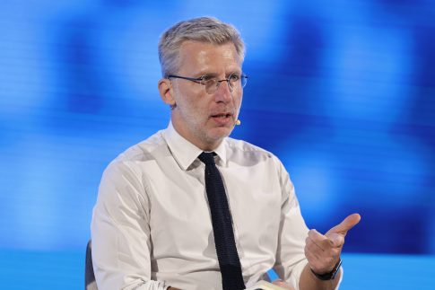 ΗΠΑ: Αιχμές Γκριρ κατά Βρετανίας – «Επέλεξε τις Βρυξέλλες αντί της Αμερικής»