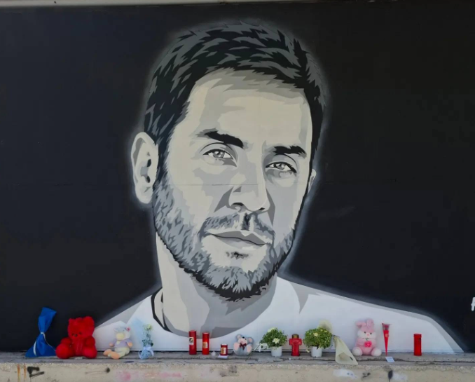 Συγκίνηση στο mural του Γιώργου Μαζωνάκη στη Θεσσαλονίκη: «Αυτό που συμβαίνει, ξεπερνά κάθε προσδοκία»