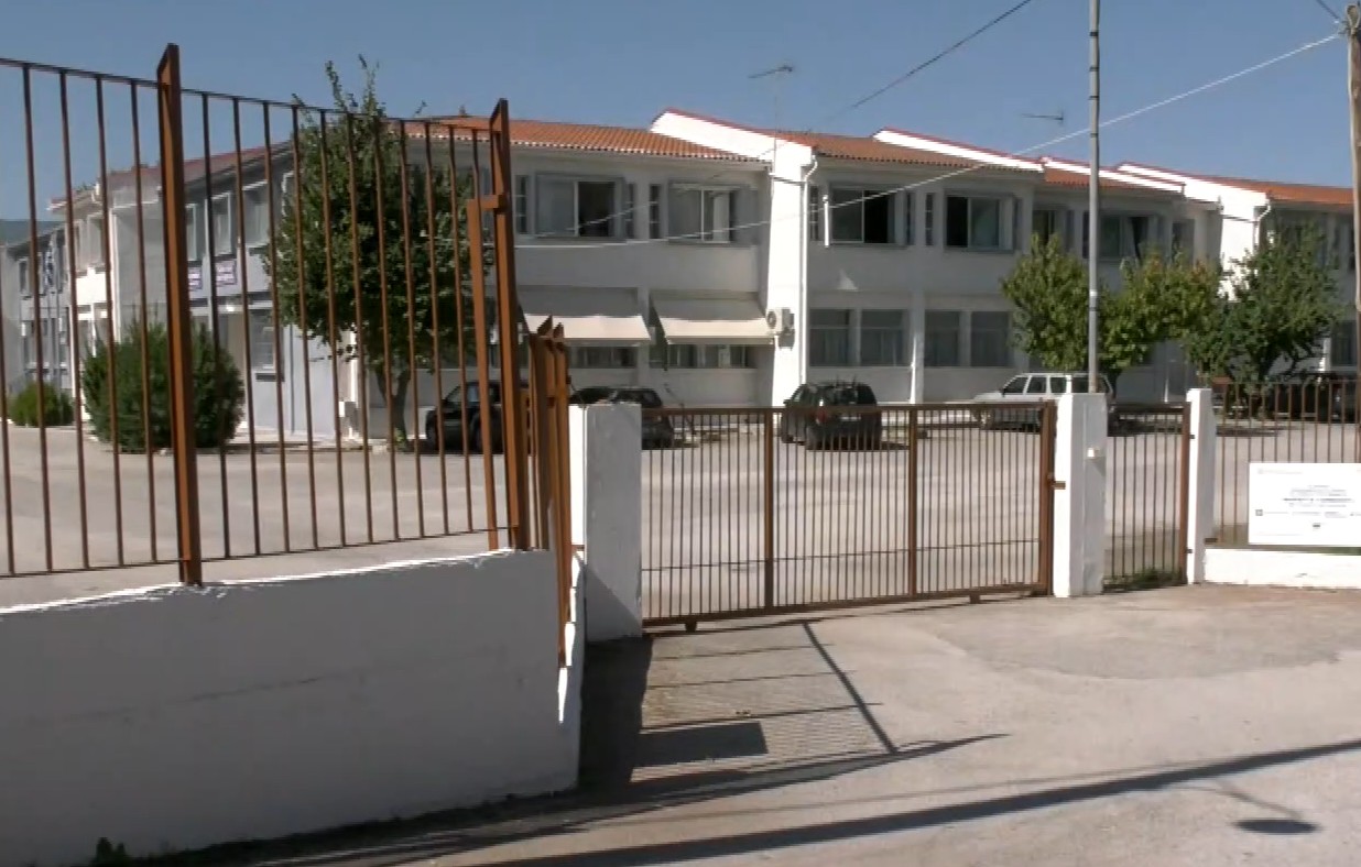 Στον ανακριτή ο 14χρονος που επιχείρησε να επιτεθεί με μαχαίρι σε συμμαθητή του στα Λαγκαδίκια