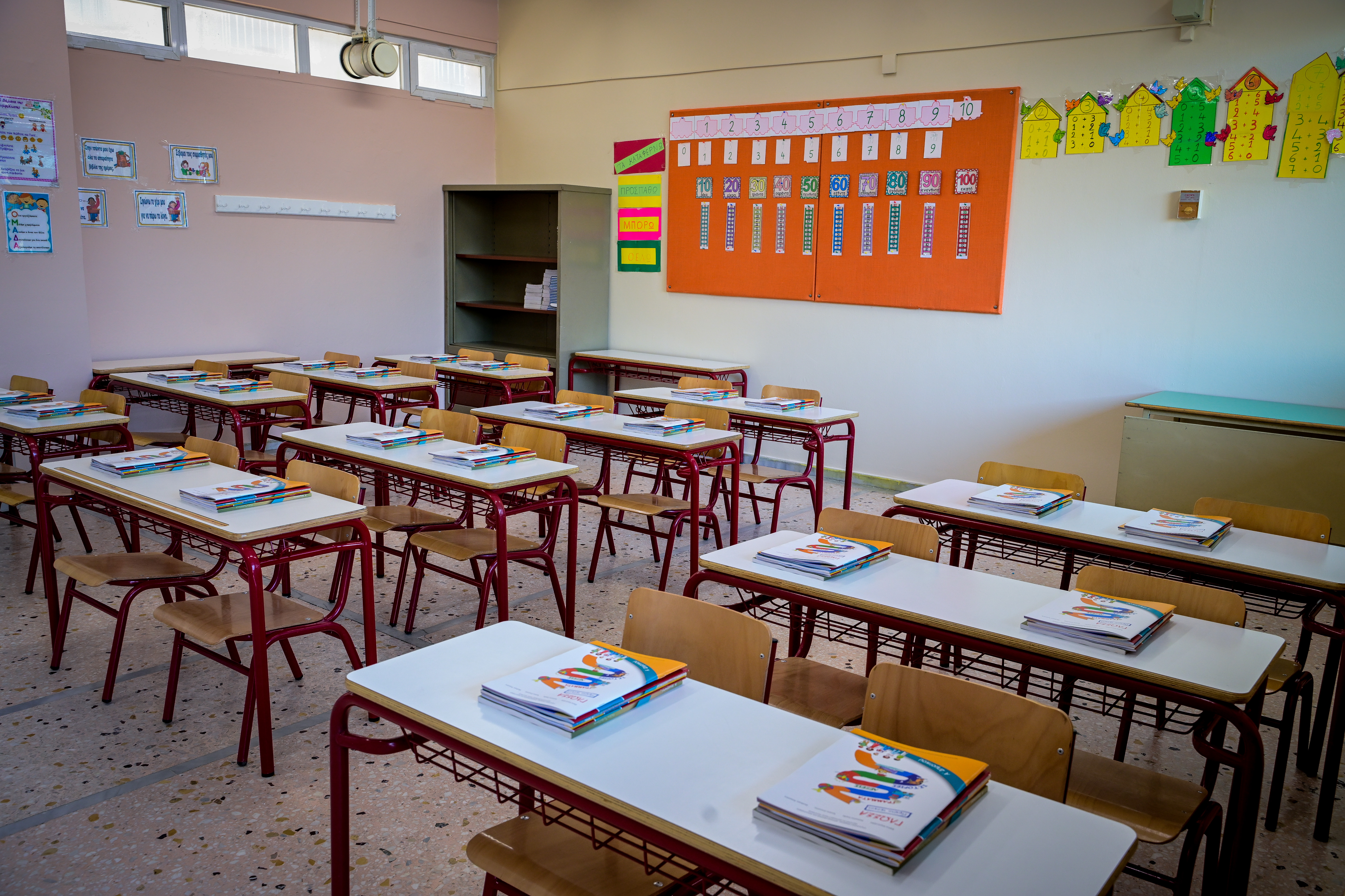 Νέα σχολική χρονιά: Από κάλυψη κενών  μέχρι στέγαση εκπαιδευτικών – Οι αρμόδιοι μιλούν στο ΕΡΤnews Radio 105,8